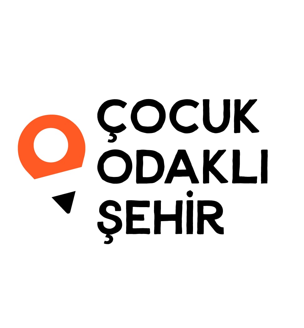 Çocuk Odaklı Şehir logosu — turuncu konum işaretçisi ve yazı kompozisyonu